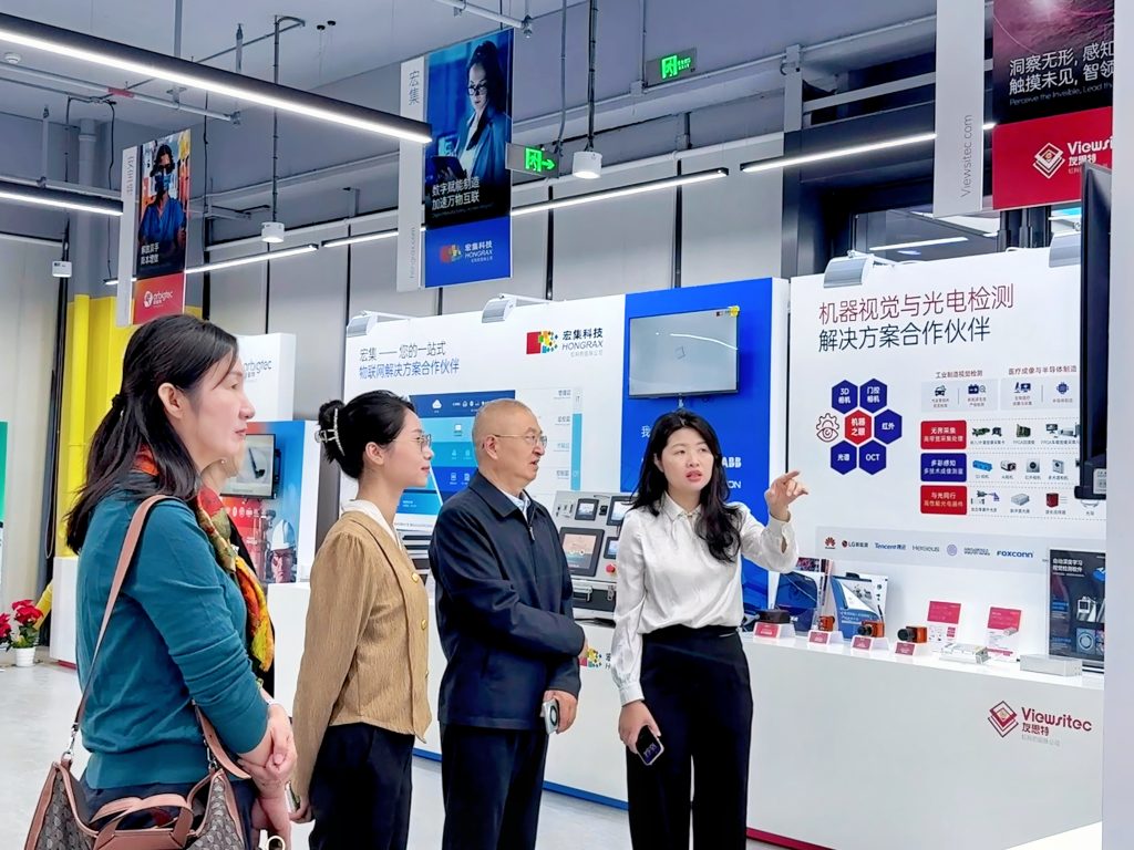 李善民教授一行参观bntyvt展厅（2）