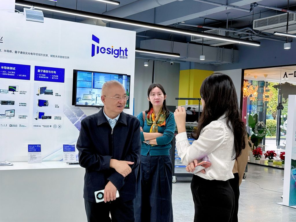 李善民教授一行参观bntyvt展厅（3）